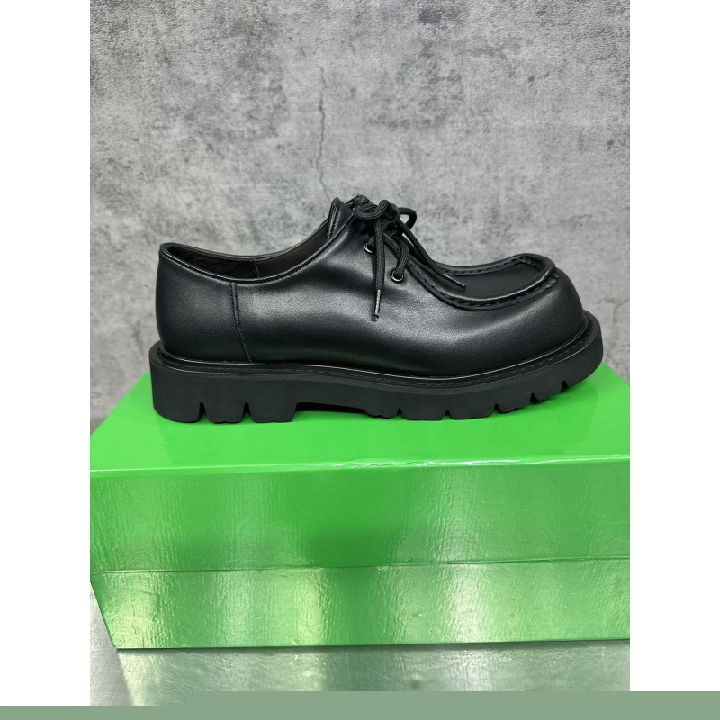 bo*te*ga Ve*ne*ta leather shoes